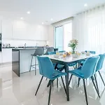 Marina View 4 With Pool By Homing Апартаменты